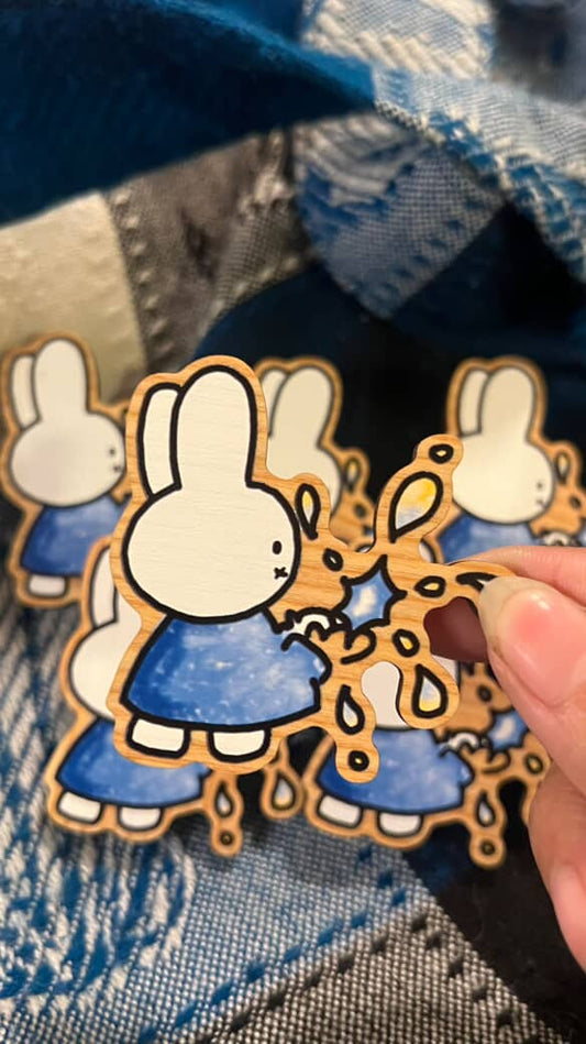 bunny holding star pin !